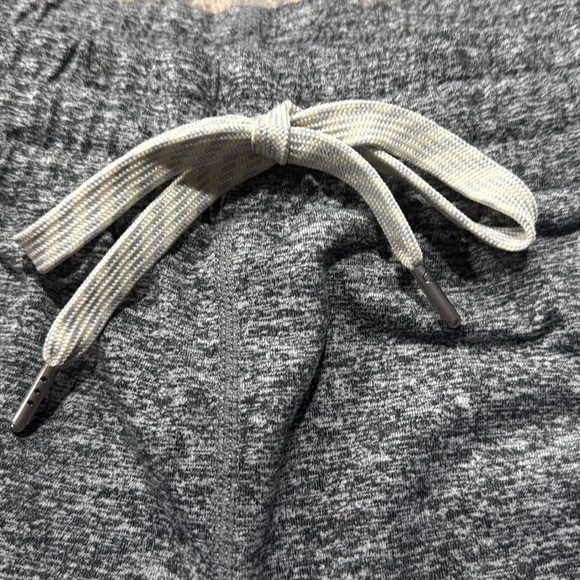 Vuori Performance Jogger Women’s Heathered Dark Gray Medium - Picture 3 of 5